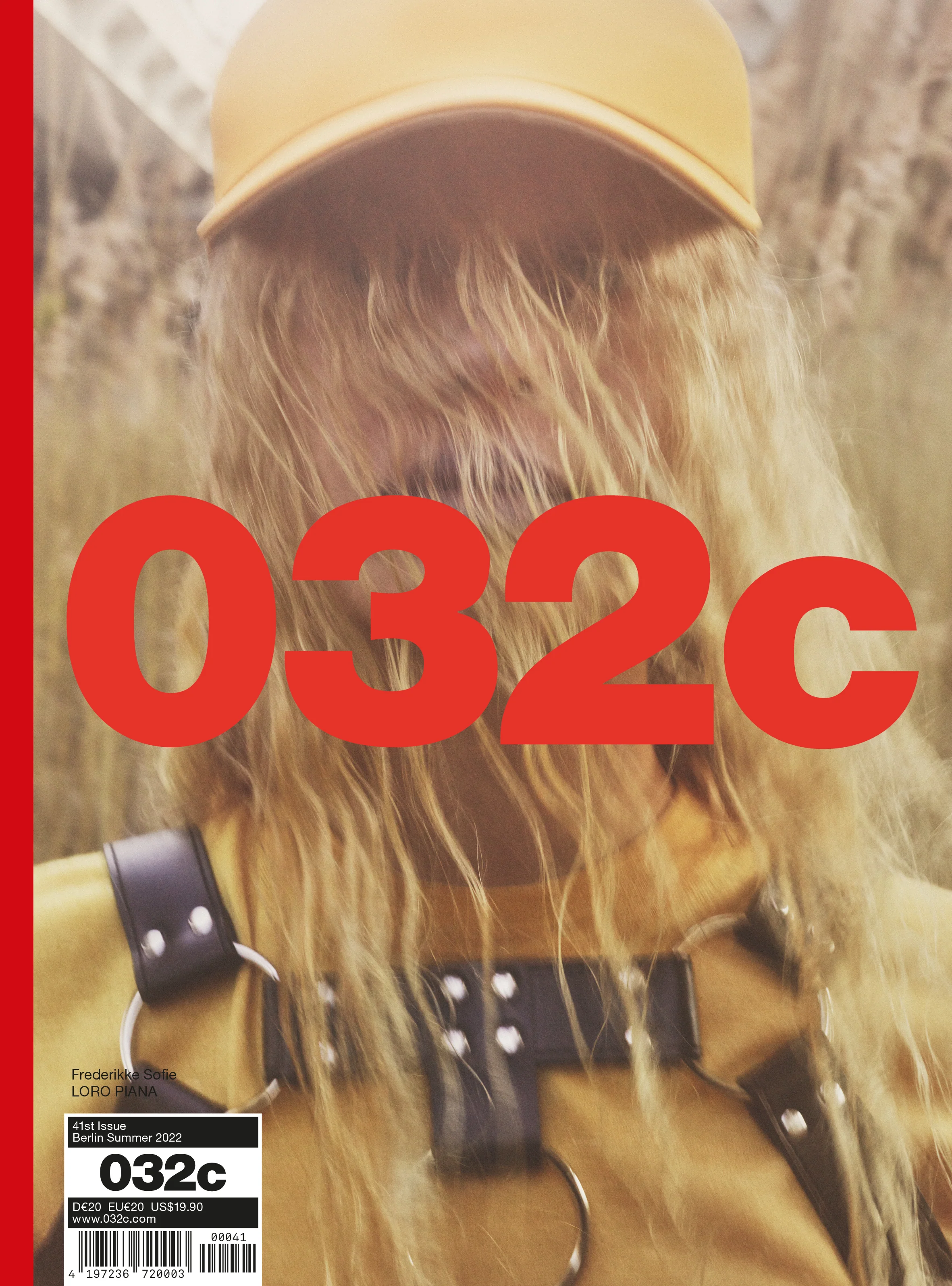 Cover of 032c - № 41 - Summer 2022 (Alternate 4)
