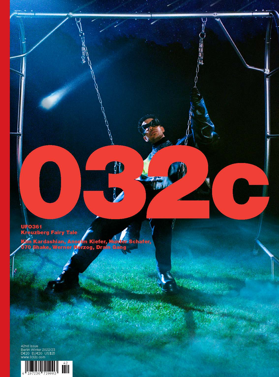 Cover of 032c - № 42 - Winter 2022-2023 (Alternate 4)